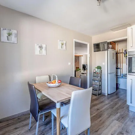 2 Bedroom Awesome In Dom wakacyjny