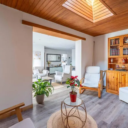 2 Bedroom Awesome In Dom wakacyjny