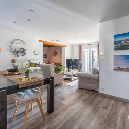 2 Bedroom Awesome In Dom wakacyjny *