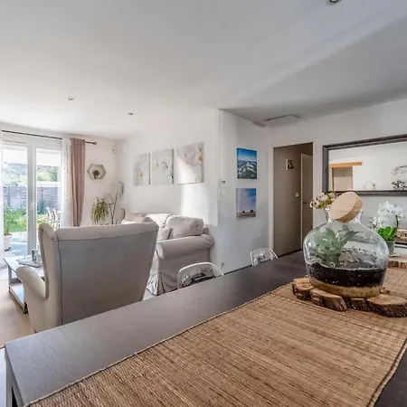 Vakantiehuis 2 Bedroom Awesome In Mérignac