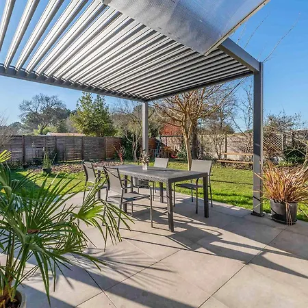 2 Bedroom Awesome In Vakantiehuis *