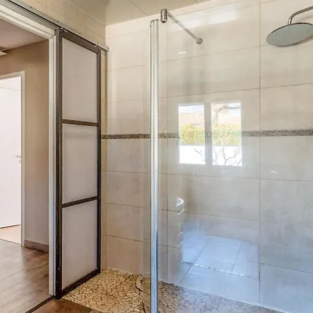 Dom wakacyjny 2 Bedroom Awesome In
