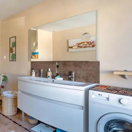 2 Bedroom Awesome In Dom wakacyjny